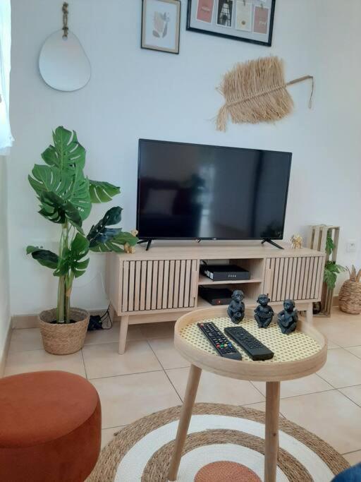 Proche Aeroport A Pied, O Nature Tillé المظهر الخارجي الصورة